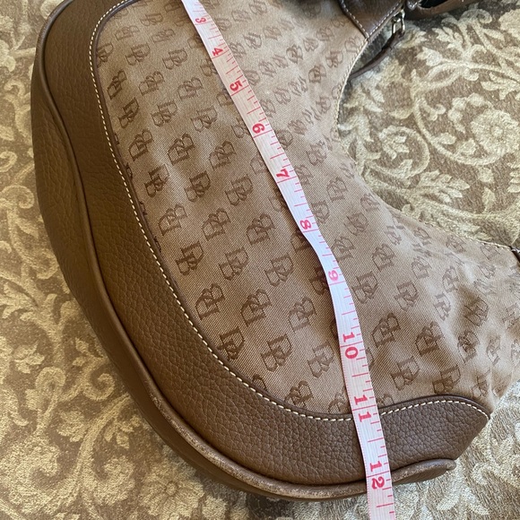 Classic Dooney & Bourke Shoulder Bag - Picture 6 of 10